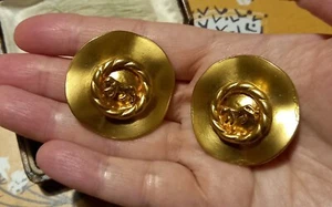 PENDIENTES CLIP PANTERA LEÓN GRANDE DORADO VINTAGE ACABADO MATE DECLARACIÓN EN MUY BUENA CONDICIÓN - Imagen 1 de 6