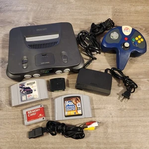 Console Nintendo 64 con 2 giochi, controller, jumper pack, memory card e alimentazione/AV - Foto 1 di 22