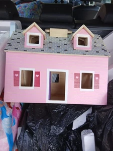 Very Small Doll House - Picture 1 of 4