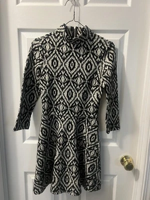 H&M Mujer S Negro Geométrico Patinador Mini Vestido Tejido Simulado Cuello Alto Manga 3/4  Foto 1 de 3