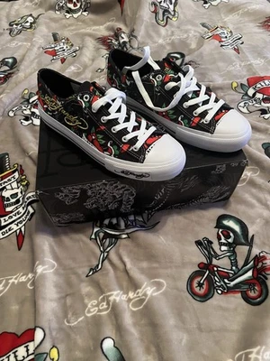 Ed Hardy 男式鞋 11 码黑色/白色心剑印花全新带盒 — 第 1/4 张图片