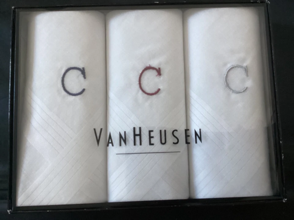 Pañuelo Van Heusen con monograma rojo azul gris "C" Foto 1 de 1
