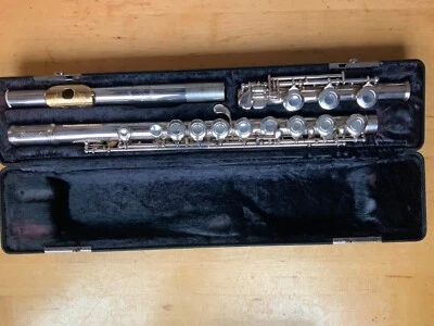 Sterling silver Armstrong 80b flute with 24K gold plated mouth piece.  - Image 1 of 4