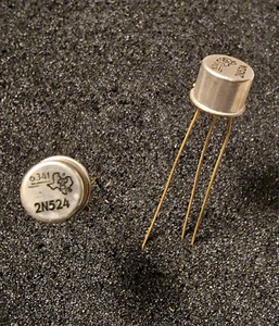 2 transistors 2N524 PNP Germanium gold leads - Texas instruments 1963 - Photo 1 sur 1
