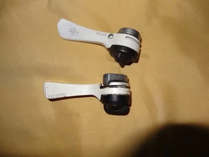 Vintage Suntour Shifter Set 6s White Accushift Index 6 Speed 6s Braze On Ole - Picture 1 of 2