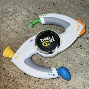 Bop It! XT Extreme White Handheld Electronic Game Hasbro 2010 Tested Works!! - Imagen 1 de 5