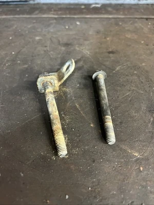 Pernos de montaje de arranque de motor Kohler CV730S 19M8039 M-851080-S Foto 1 de 4