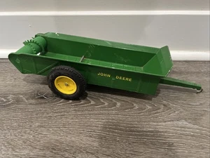  Implemento de tractor esparcidor de estiércol John Deere 44 de metal fundido a presión ERTL 1:16 de colección - Imagen 1 de 9