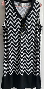 TACERA womens v neck seeveless zigzag mini dress black/white sz 2X - Picture 1 of 4