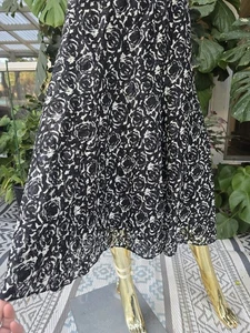 Misook Midirock schwarz weiß Blumen Spitze A-Linie Stretch Strick gefüttert Gr. M - Bild 1 von 5