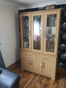 oak display cabinet with glass doors used ( Veneer) - Picture 1 of 4
