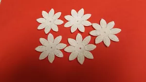 5pcs Iron on / sew on, White, Guipure Lace ,Applique, Daisy-Flower Motifs (4cm) - Picture 1 of 3
