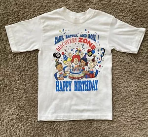 Vintage Discovery Zone Kids Birthday T-shirt Play Token Short Sleeve Shirt - Picture 1 of 2