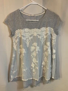 Women's Jolt Size M - Gray White Short Sleeve w/ Lace Shirt Top - Picture 1 of 4