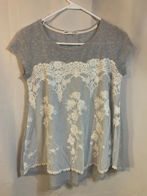 Women's Jolt Size M - Gray White Short Sleeve w/ Lace Shirt Top - Image 1 of 4