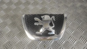 Insigne calandre - PEUGEOT 5008 I (1) PHASE I (1) - De 11-2009 à 12-2013 - Picture 1 of 4