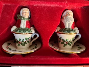 Lenox Navidad Santa y Mrs Claus Acebo Taza de té Sal y pimienta Coctelera EN CAJA 3,25" - Imagen 1 de 1