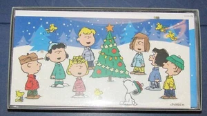 PEANUTS GANG CHRISTMAS CARDS WITH GLITTER 16 HALLMARK CARDS SNOOPY - Picture 1 of 6