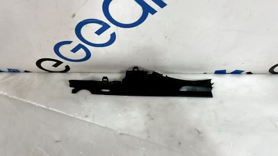 AUDI A5 RS5 QUATTRO 2017-2024 - Caja de agua derecha ojal/soporte OEM 8W0971871J Foto 1 de 4