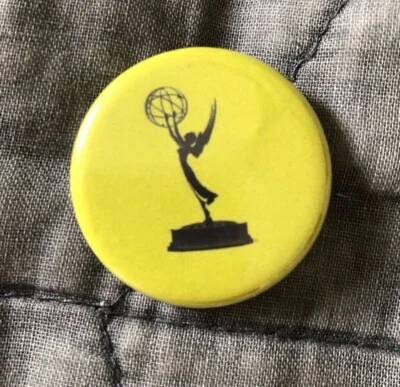 Rara estatua de botón Emmy - amarilla difícil de encontrar Foto 1 de 2