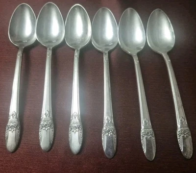 1847 Rogers Bros First Love Lot Of 6 Tea Spoons - Image 1 of 3