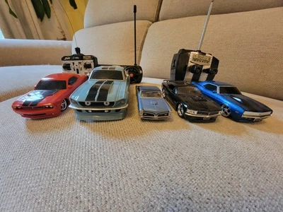 Chevy Ford Dodge Pontiac: 2 Scale Model Cars 3 RC Cars Bundel - Image 1 of 4