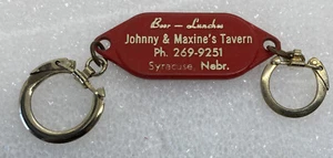 Syracuse NE Nebraska JOHNNY & MAXINES TAVERN Advertising Keychain Bar Tobacco - Picture 1 of 2