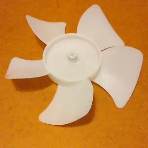 8 Zoll Durchmesser Kunststoff Lüfterklinge/Propeller. 1/4 Zoll Bohrung. CW Rotation. - Bild 1 von 2