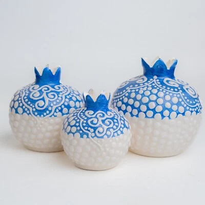 Jarrón de cerámica hecho a mano, jarrón decorativo de granada, soporte para incienso, blanco azul Foto 1 de 4
