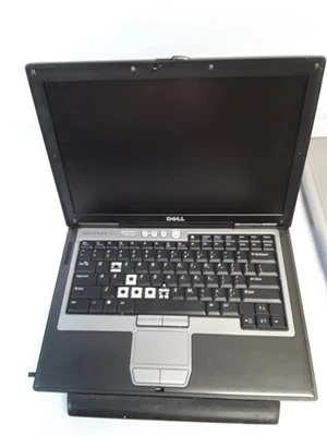 Dell Latitude D620 **TAL CUAL PARA PIEZAS O REPARACIÓN** Foto 1 de 4