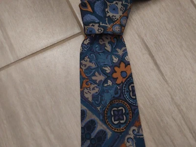 Van Heusen Classic Collection Dusty Blue Multi Abstract Floral Tie.     56x3 3/4 - Image 1 of 3