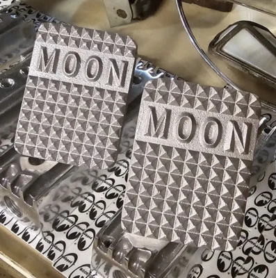 PAR Aluminio MOON PEDAL PAD Freno Embrague Arrastre Carreras Antiguo HOT ROD De Colección Estilo SCTA Foto 1 de 4