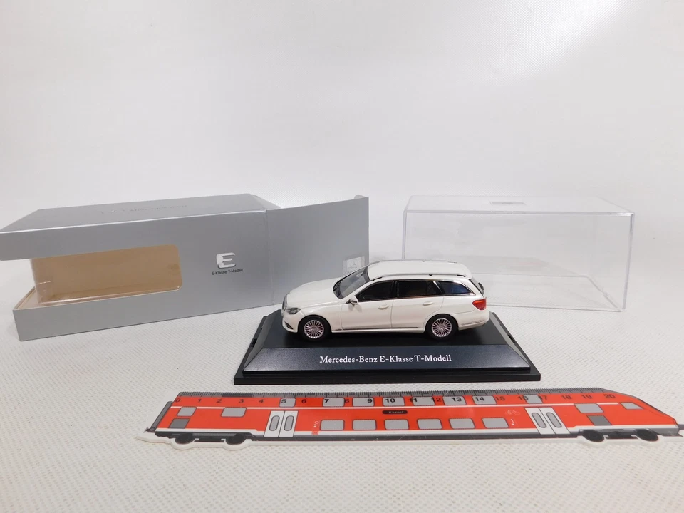 Kyosho 1:43 Voiture Mercedes MB Classe E Modèle T Diamant Blanc Mint + Box # - Photo 1/4