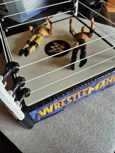 Wrestlemania 29 Ring Arena Mattel 2010 Mit 2 Actionfiguren John Cena The Rock  - Bild 1 von 7