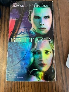 Gattaca (VHS, 1998) Holo Sleeve, Ethan Hawke, Uma Thurman ✔ - Picture 1 of 3