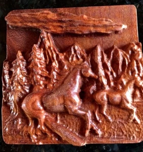 BERGSZENEN IN EXOTISCHHOLZ - Bild 1 von 4