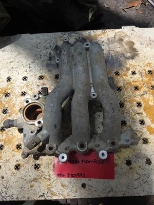 Colector de admisión Suzuki 660 EFI 2701991 Cushman Turf Truckster 898658 Foto 1 de 4