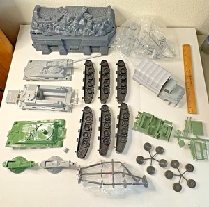 FORTRESS ASSAULT TOY STREET WW2 PLAY SET AMERICAN GERMAN PLASTIC SOLDIERS TANK - Picture 1 of 24