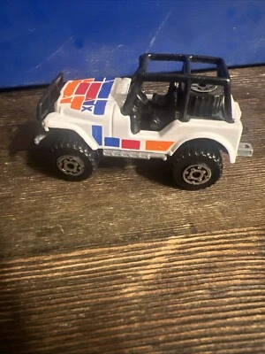 MATCHBOX MB37 JEEP BLANCO 4X4 RAYAS TEMPA NOS VINTAGE 1983 Foto 1 de 3