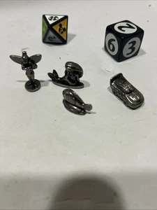 Disney Scene It Replacement Pieces 4 Metal Tokens & Dice B02 - Picture 1 of 7