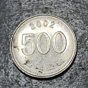 SOUTH KOREA 🇰🇷 500 WON COIN 2002 - Picture 1 of 2
