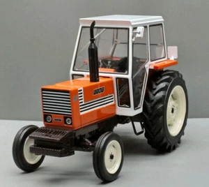 Replicagri TRATTORE FIAT 880 2x4 CABINA BIANCA 1:32 - Foto 1 di 1