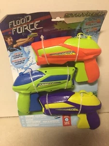Juego de pistolas de agua Stryker Swim Ways Flood Force (paquete de 3) juguete - Imagen 1 de 2