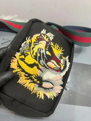 Gucci Bolso Cintura Bordado Tigre Riñonera Moonbag Foto 1 de 4