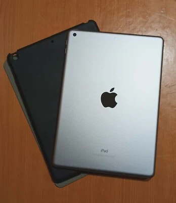 MarchioApple Nome modelloiPad Capacità della memoria32 GB Dimensioni schermo9,7 - Immagine 1 di 4