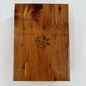 Holy Bible King James Version 1984 Red Letter Cedar Box In Memory UBC Local 2301 - Foto 1 di 23