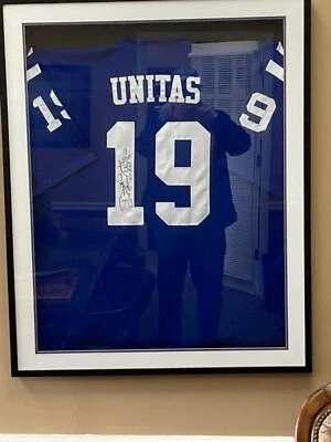 Camiseta Johnny Unitas firmada enmarcada y autenticada Foto 1 de 2