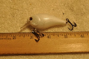 Unknown Maker White Body / Red Eyes Shallow Crank Bait Lure, Plastic Unused - Picture 1 of 8