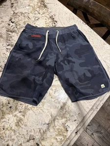 Vuori Banks Herrenshorts klein blau Tarnmuster Reißverschlusstaschen Logo 9" Schrittlänge - Bild 1 von 4