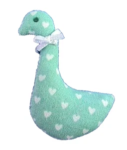 Broche de vacaciones de tela de cisne de ganso calicó PUFFY PATO HINCHADO de colección Hallmark PIN de Pascua - Imagen 1 de 2